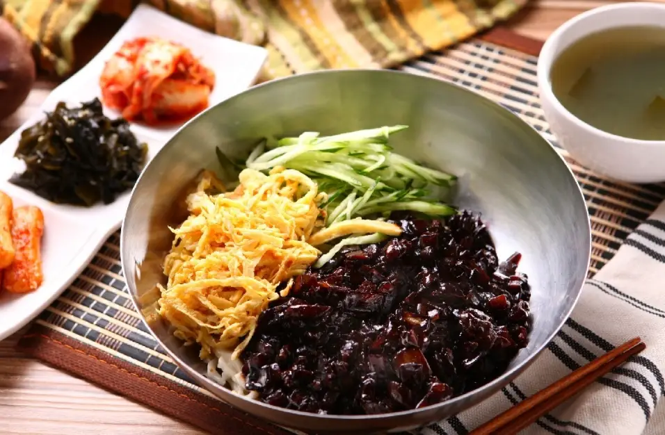 韩式炸酱面食谱 韩式炸酱面食谱