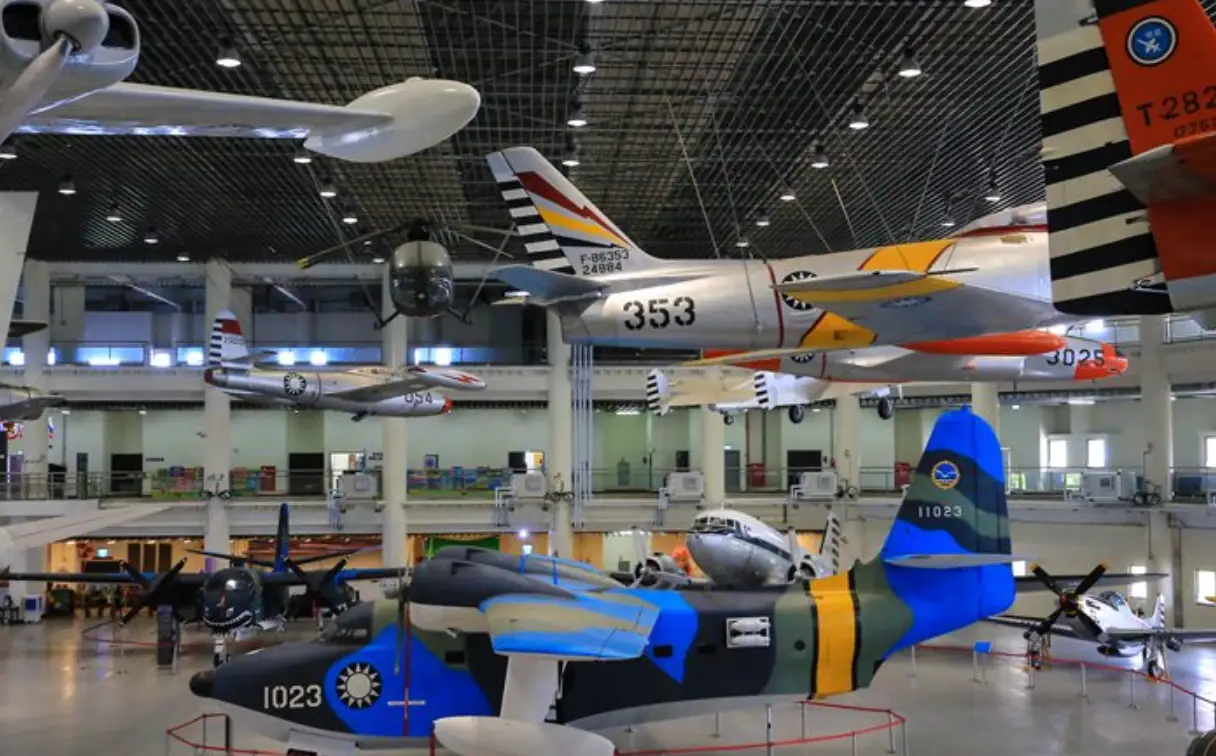 航空教育展示館停車