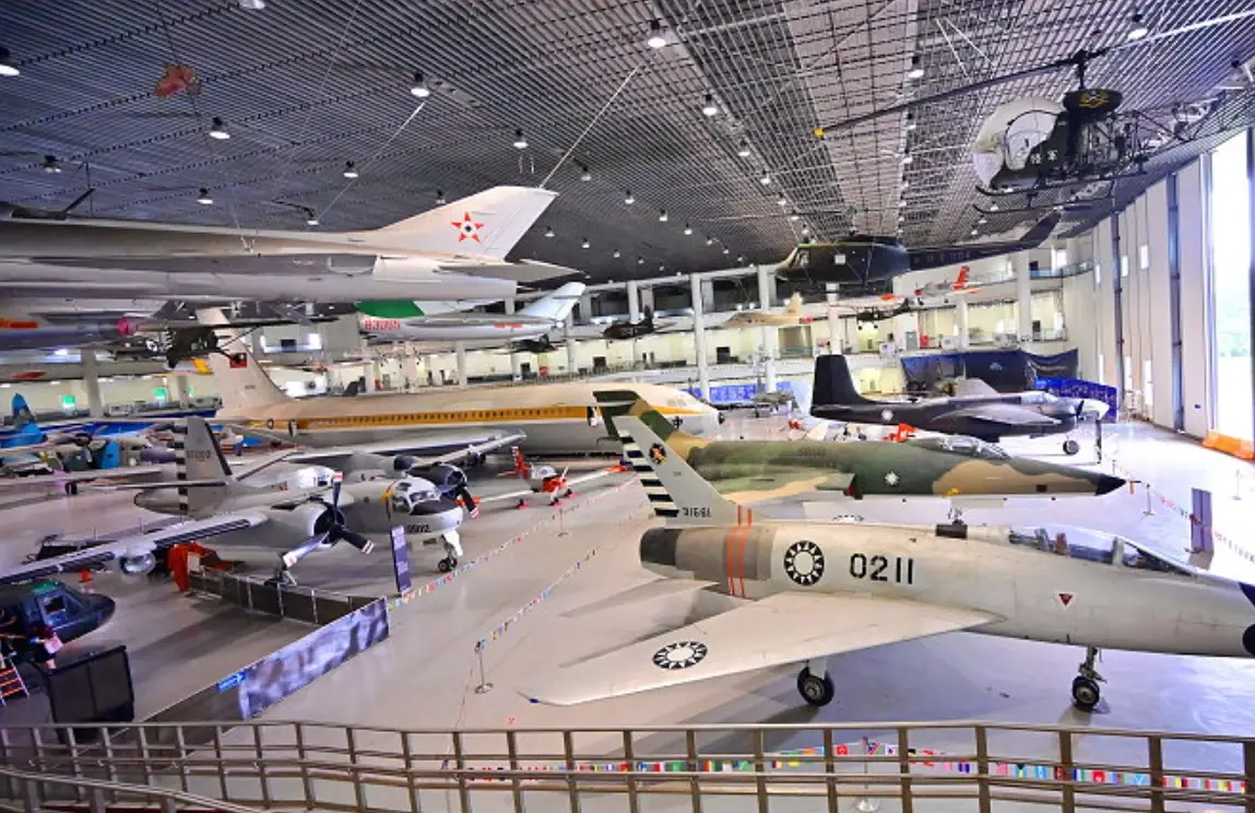 航空教育展示館停車