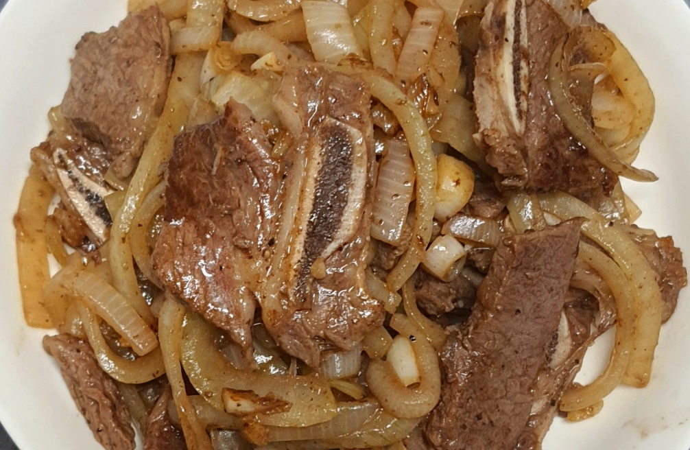 黑胡椒洋蔥炒牛肉 做法